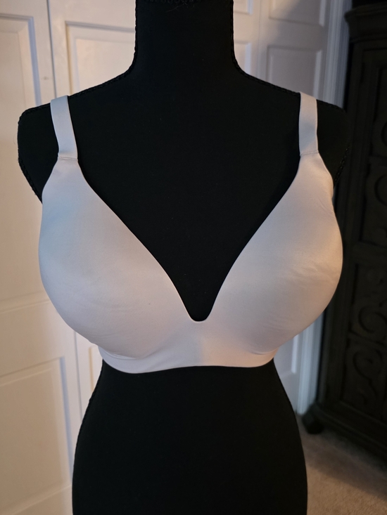 Victoria's Secret Other - Victoria’s Secret Invisible Wireless Plunge Bra 36DD Nude Infinity Flex